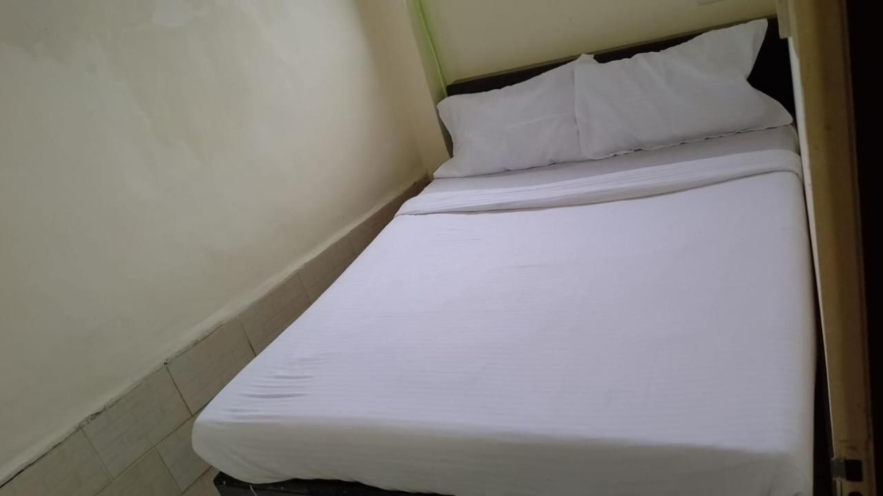Hotel Urban Comfort ムンバイ エクステリア 写真