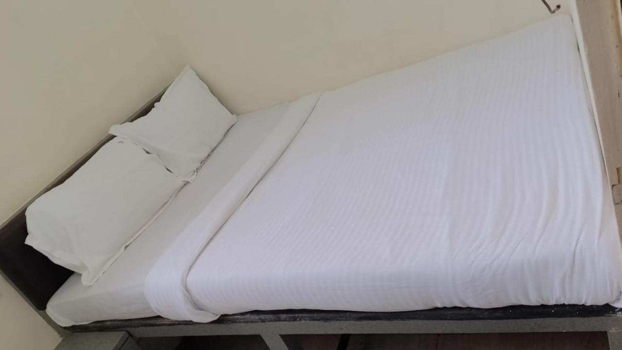 Hotel Urban Comfort ムンバイ エクステリア 写真